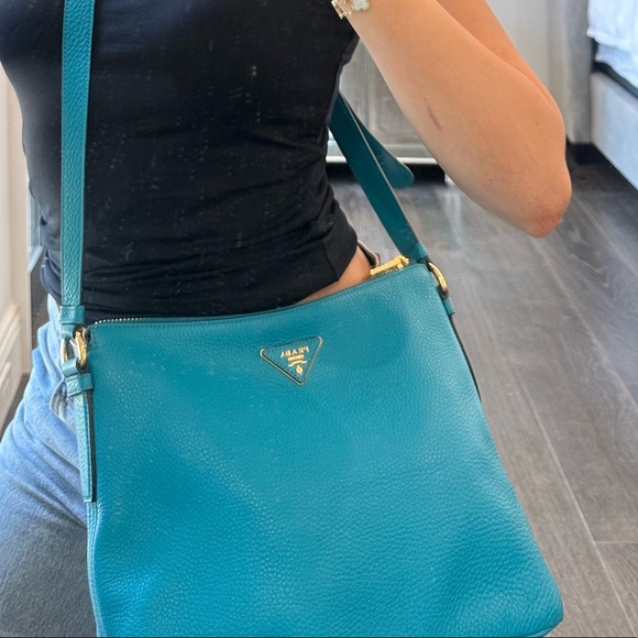 100% authentic Prada Besace Leather Shoulder Bag - Picture 3 of 4